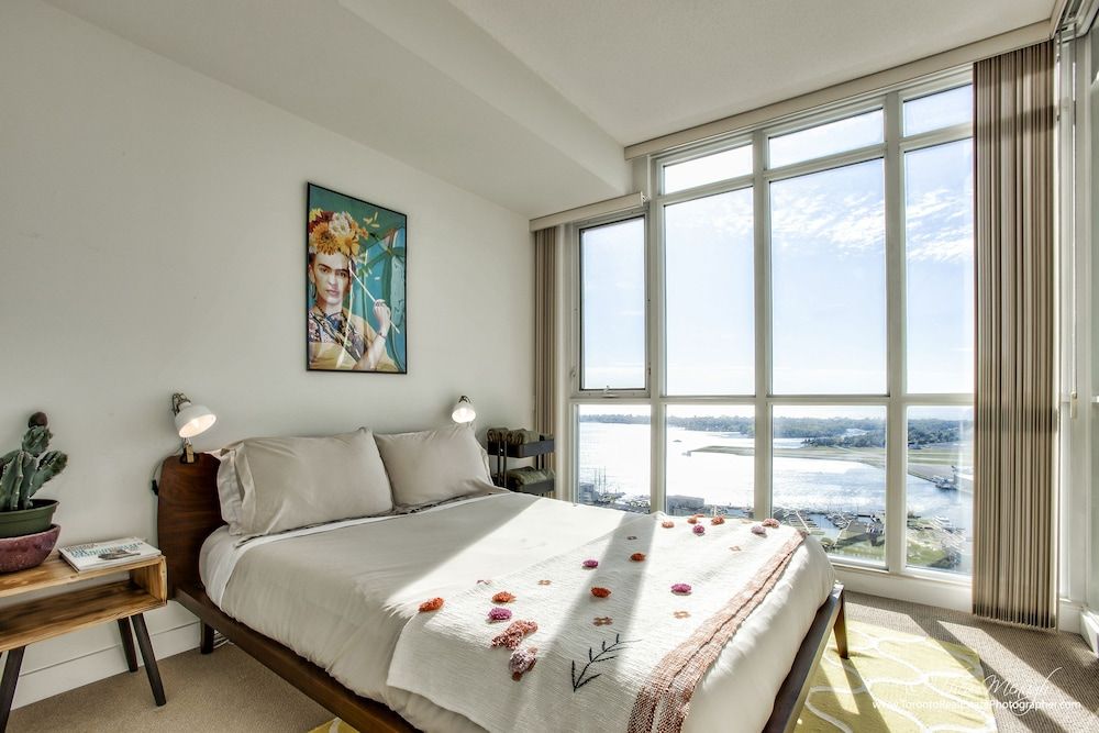 New Modern - DT King W Spacious 3BR Design Condo, 3 Bedrooms, Lake View, Executive Level 14