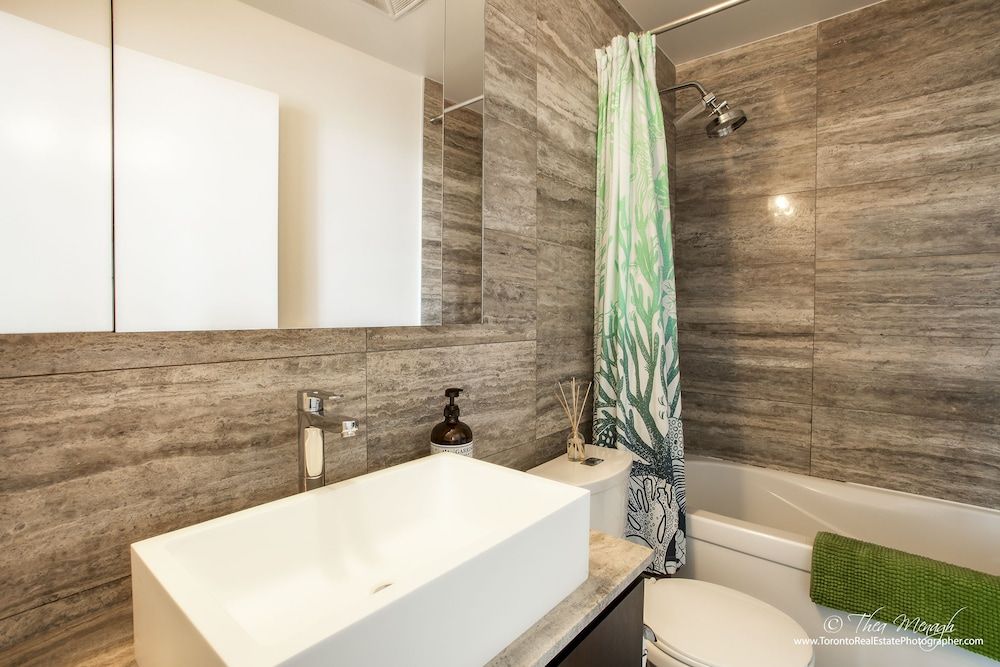 New Modern - DT King W Spacious 3BR Design Condo, 3 Bedrooms, Lake View, Executive Level 15
