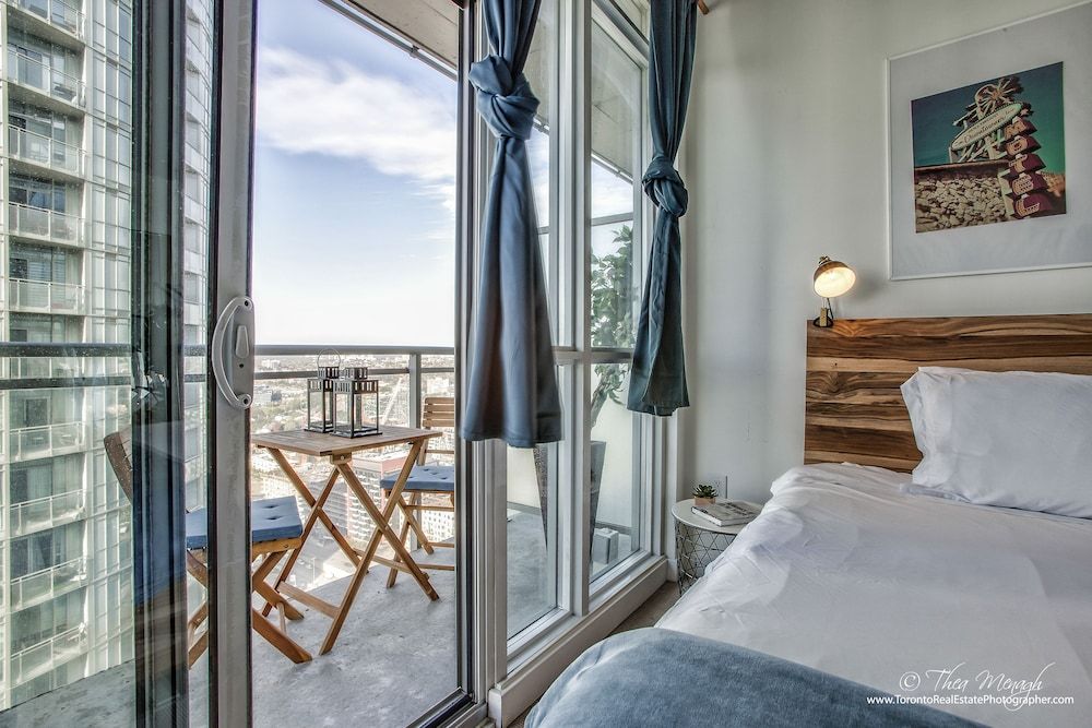 New Modern - DT King W Spacious 3BR Design Condo, 3 Bedrooms, Lake View, Executive Level 13