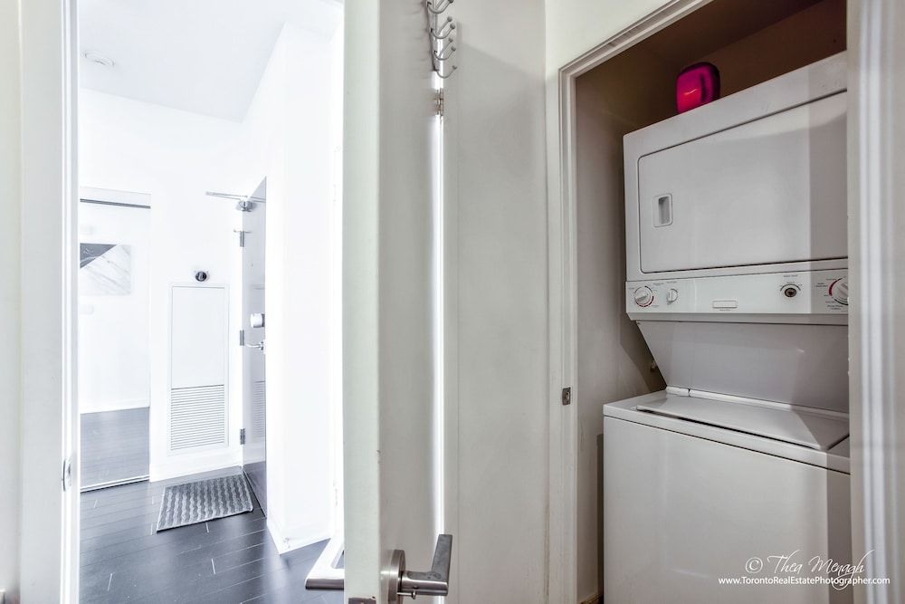 New Modern - DT King W Spacious 3BR Design Condo, 3 Bedrooms, Lake View, Executive Level 12