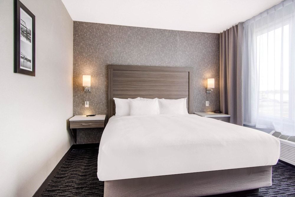 Suite, 1 King Bed with Sofa bed, Non Smoking (Sunken Bath Tub)
