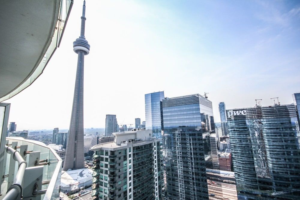 Sarkar Suites - Entertainment District Condo, 2 Bedrooms, Ensuite 7