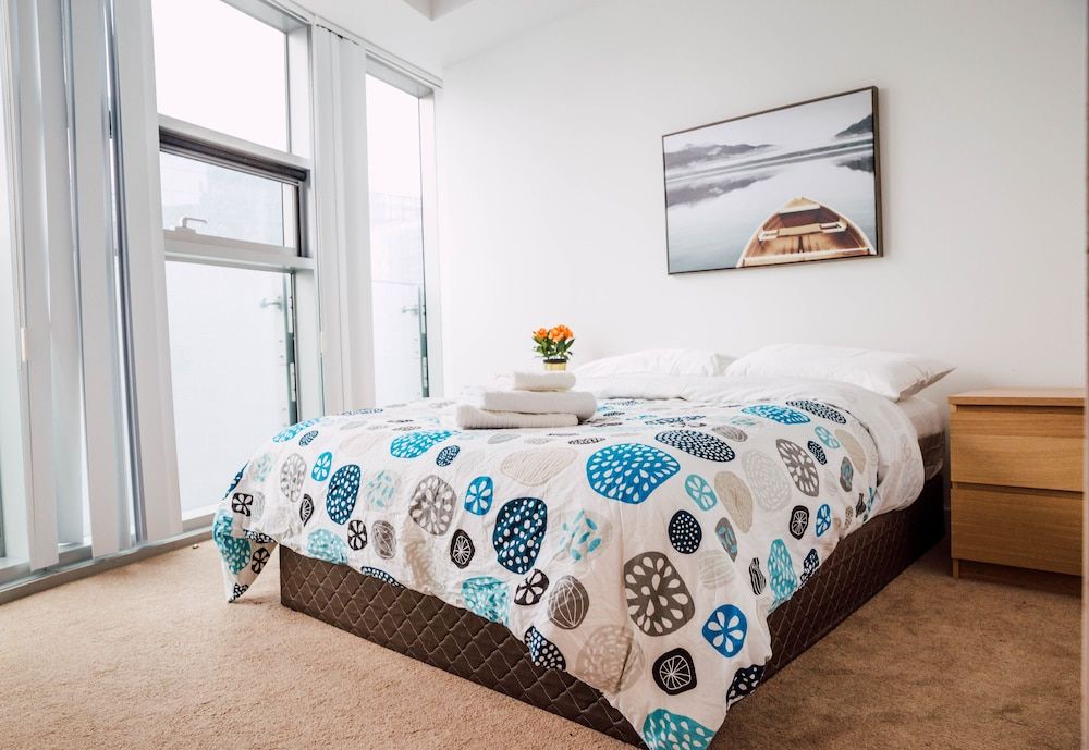 Sarkar Suites - Entertainment District Condo, 2 Bedrooms, 2 Bathrooms 2