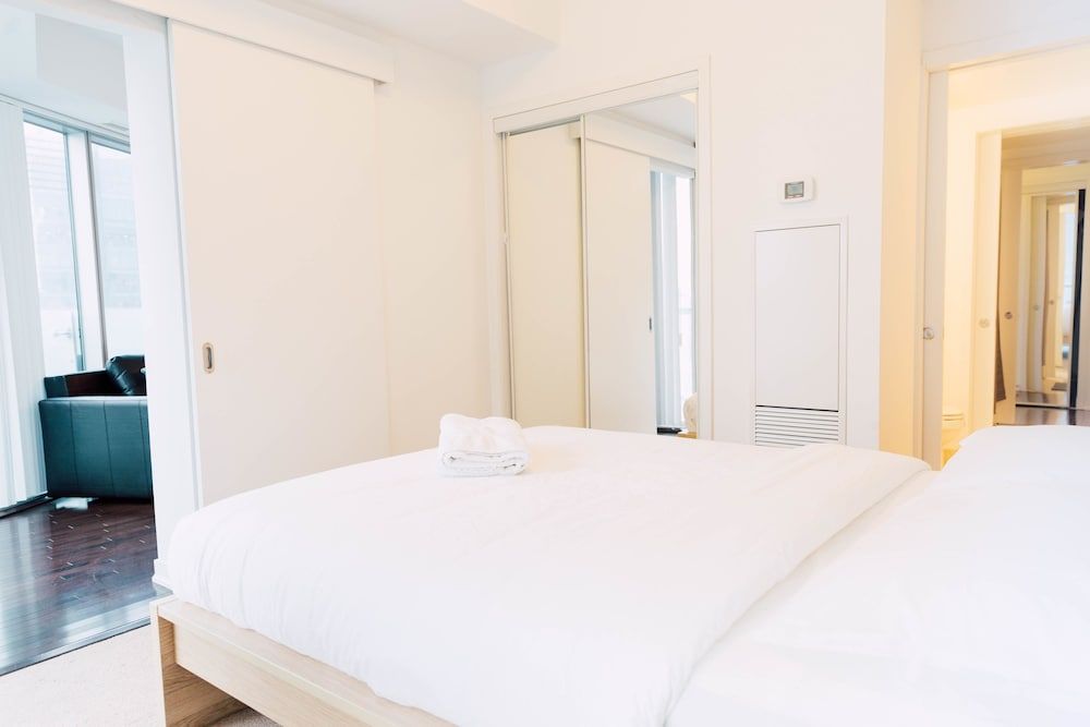 Sarkar Suites - Entertainment District Condo, 2 Bedrooms, 2 Bathrooms 3