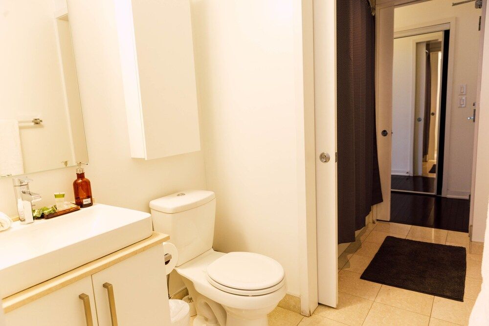 Sarkar Suites - Entertainment District Condo, 2 Bedrooms, 2 Bathrooms 12