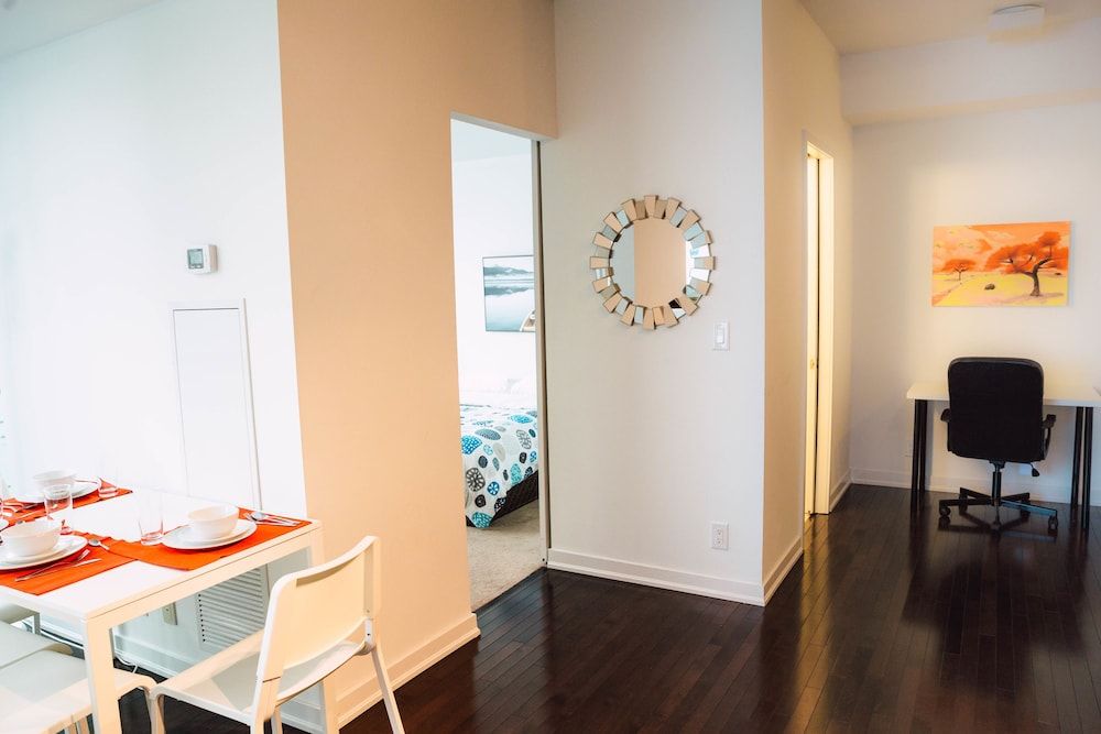 Sarkar Suites - Entertainment District Condo, 2 Bedrooms, 2 Bathrooms 6