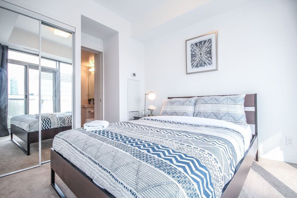 Sarkar Suites - Entertainment District Condo, 2 Bedrooms, Ensuite 3