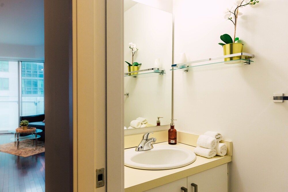 Sarkar Suites - Entertainment District Condo, 2 Bedrooms, 2 Bathrooms 13