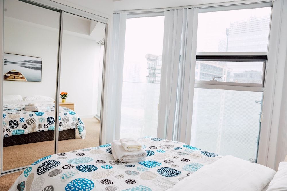 Sarkar Suites - Entertainment District Condo, 2 Bedrooms, 2 Bathrooms 4