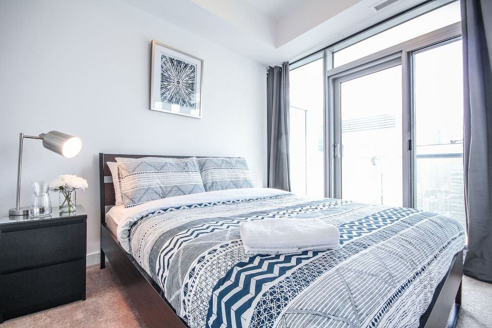 Sarkar Suites - Entertainment District Condo, 2 Bedrooms, Ensuite 2
