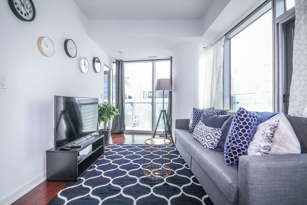 Sarkar Suites - Entertainment District Condo, 2 Bedrooms, Ensuite 5
