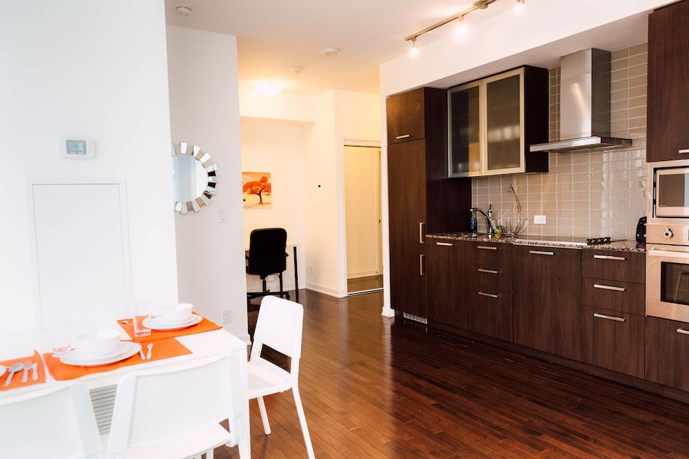 Sarkar Suites - Entertainment District Condo, 2 Bedrooms, 2 Bathrooms 7