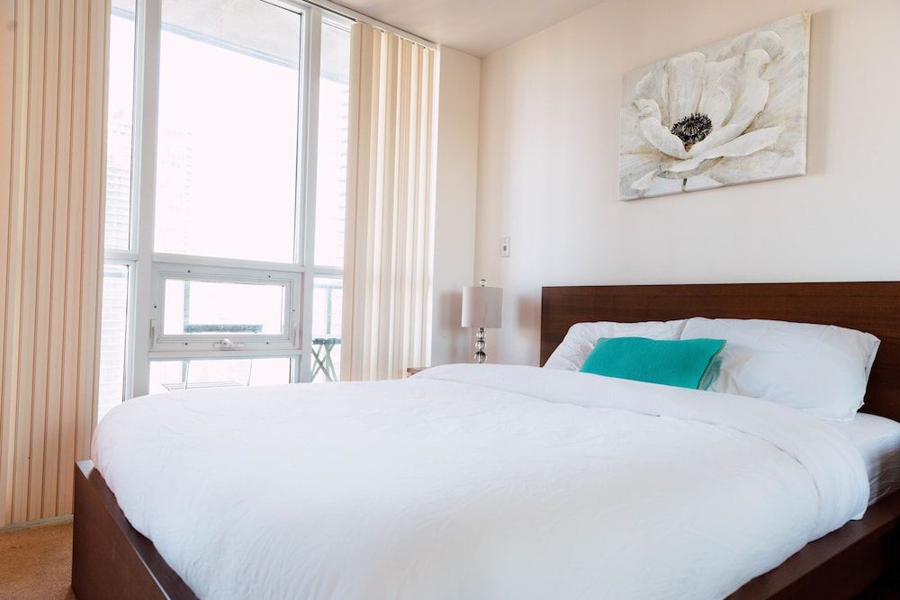 undefined Sarkar Suites - Maple Leaf Square 2