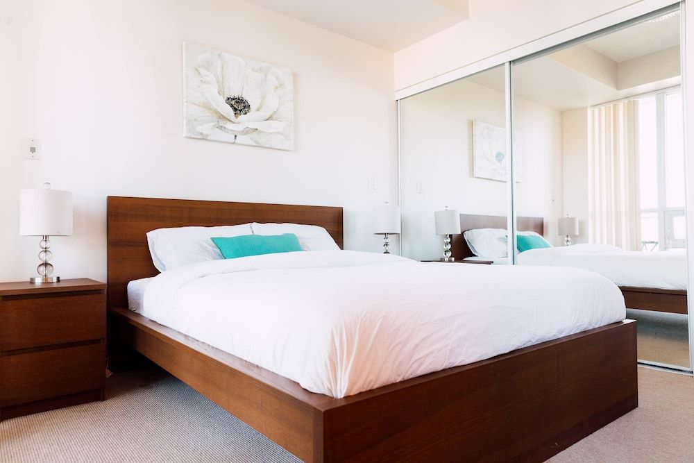 Sarkar Suites - Maple Leaf Square Suite, 1 Bedroom, Non Smoking, Kitchen 10