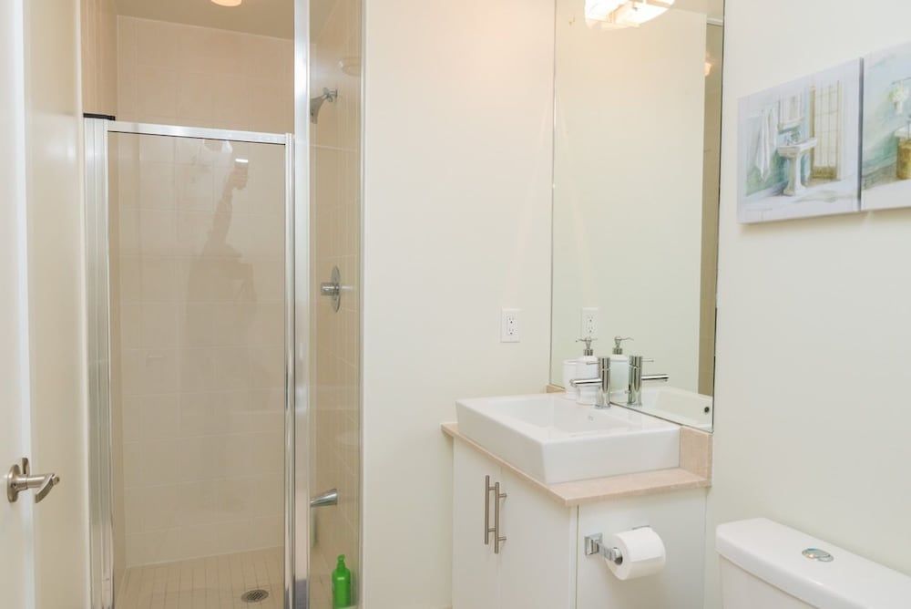 Sarkar Suites - Maple Leaf Square City Suite, 2 Bedrooms, Non Smoking, 2 Bathrooms 13
