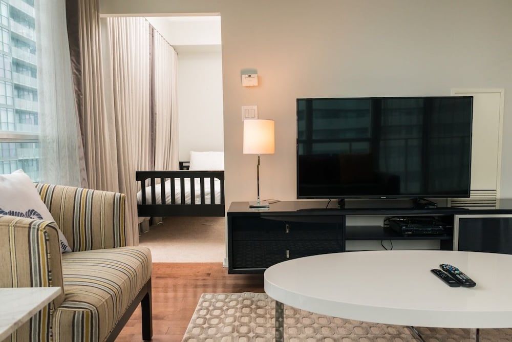 Sarkar Suites - Maple Leaf Square City Suite, 2 Bedrooms, Non Smoking, 2 Bathrooms 10