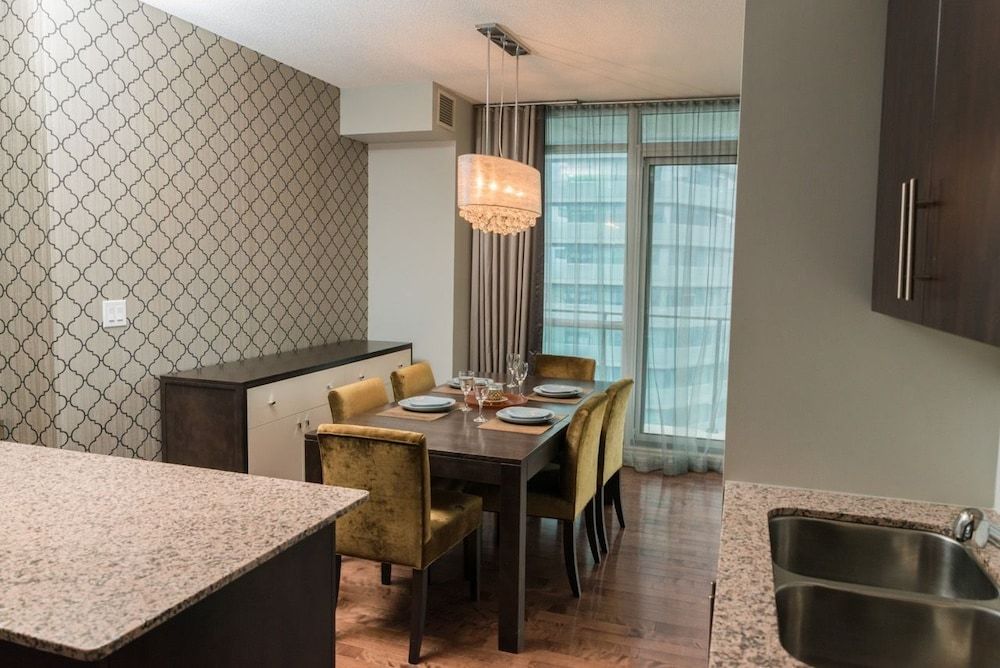 Sarkar Suites - Maple Leaf Square City Suite, 2 Bedrooms, Non Smoking, 2 Bathrooms 6