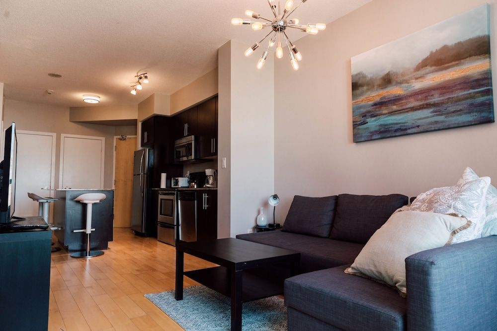 Sarkar Suites - Maple Leaf Square Suite, 1 Bedroom, Non Smoking, Kitchen 6