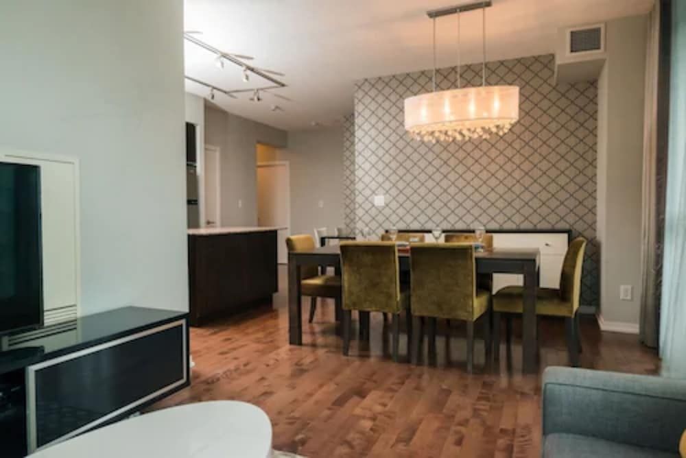 Sarkar Suites - Maple Leaf Square City Suite, 2 Bedrooms, Non Smoking, 2 Bathrooms 17
