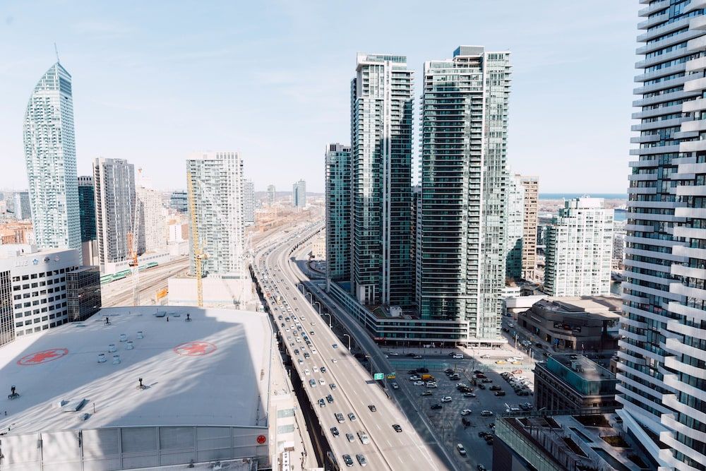 Sarkar Suites - Maple Leaf Square Suite, 1 Bedroom, Non Smoking, Kitchen 7