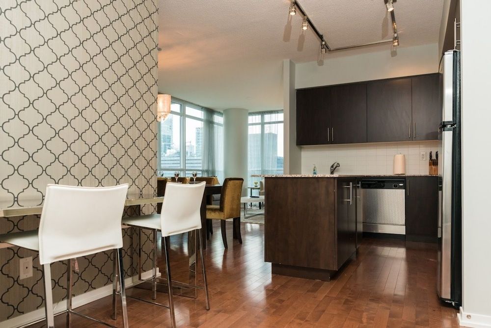 Sarkar Suites - Maple Leaf Square City Suite, 2 Bedrooms, Non Smoking, 2 Bathrooms 8