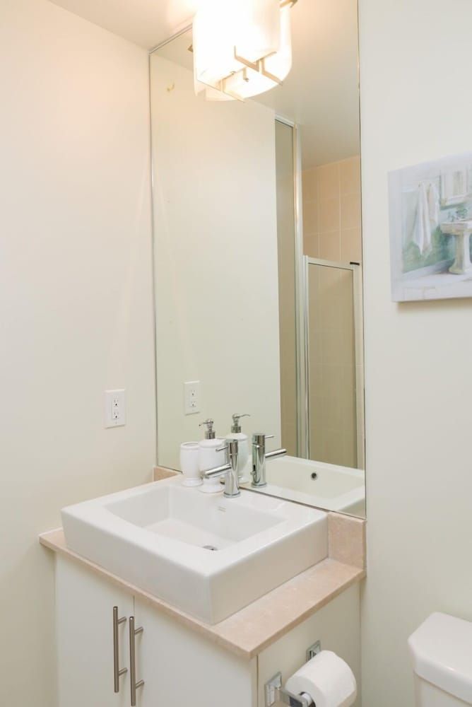 Sarkar Suites - Maple Leaf Square City Suite, 2 Bedrooms, Non Smoking, 2 Bathrooms 16