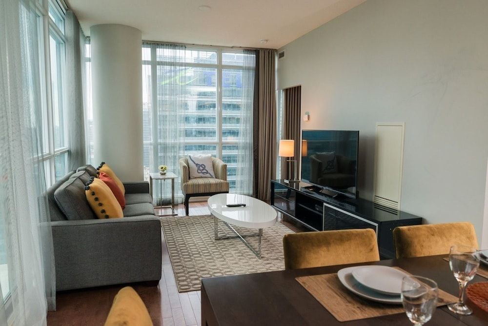 Sarkar Suites - Maple Leaf Square City Suite, 2 Bedrooms, Non Smoking, 2 Bathrooms 9