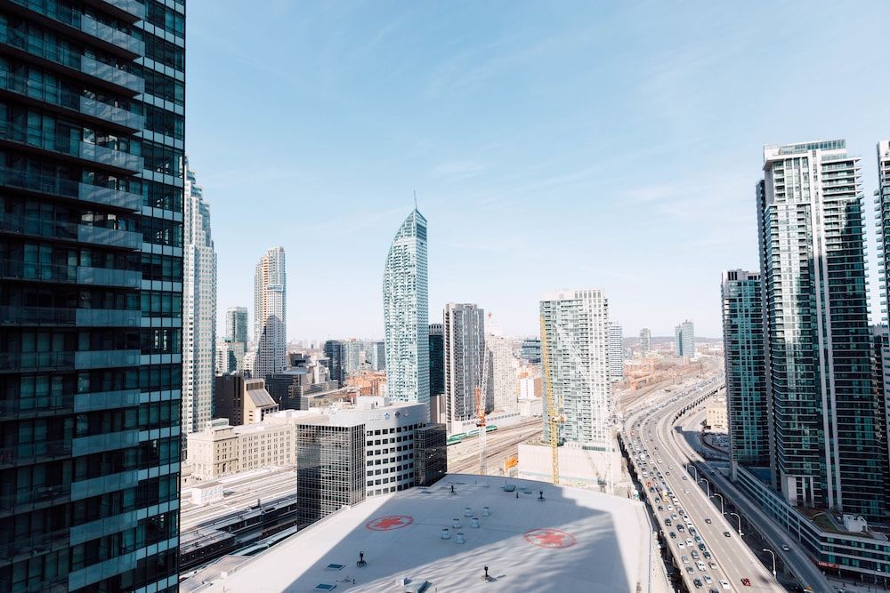 Sarkar Suites - Maple Leaf Square Suite, 1 Bedroom, Non Smoking, Kitchen 8