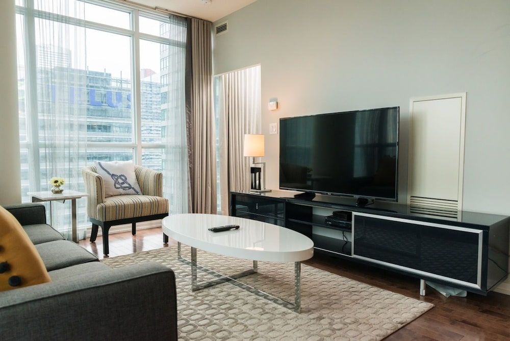 Sarkar Suites - Maple Leaf Square City Suite, 2 Bedrooms, Non Smoking, 2 Bathrooms 11