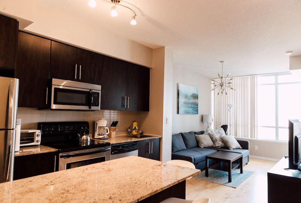 Sarkar Suites - Maple Leaf Square Suite, 1 Bedroom, Non Smoking, Kitchen 3