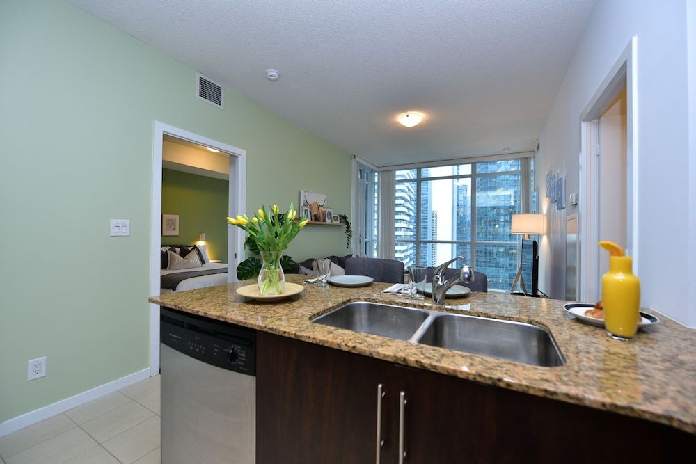 undefined Sarkar Suites - Maple Leaf Square 4