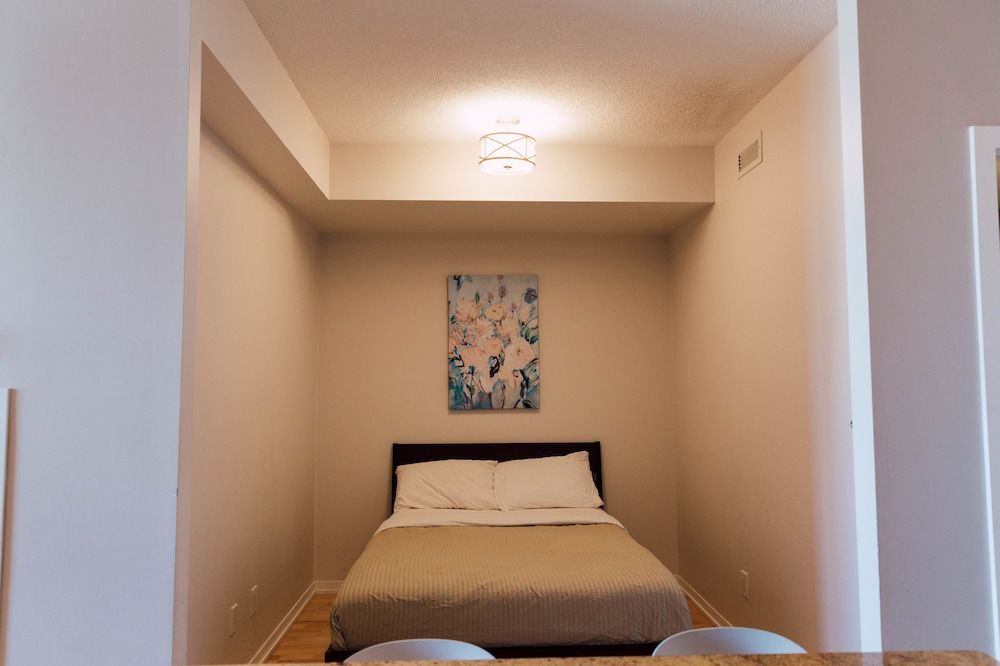 undefined Sarkar Suites - Maple Leaf Square 9