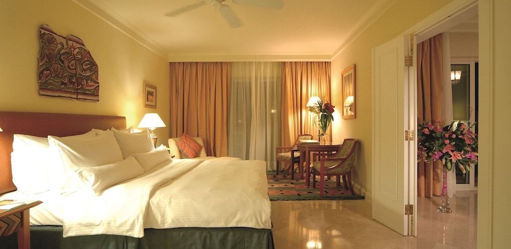 Suite, 1 King Bed, Sea View
