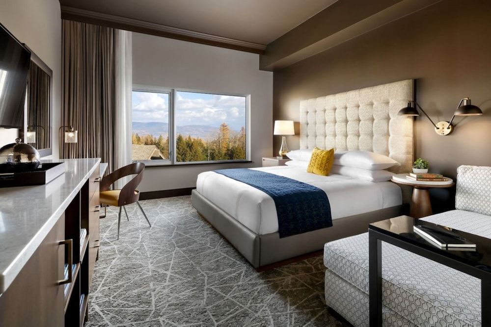 Deluxe Room, 1 King Bed, Non Smoking (View)