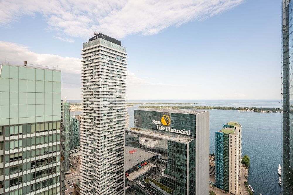 undefined GLOBALSTAY. Maple Leaf Square 5