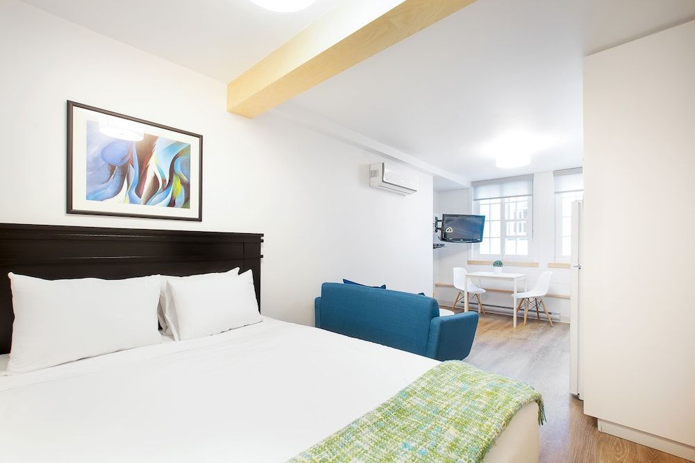Les Lofts de Buade by Les Lofts Vieux-Québec Studio B302