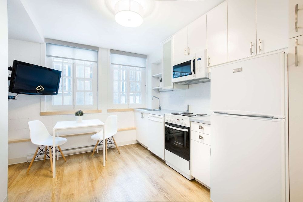 Les Lofts de Buade by Les Lofts Vieux-Québec Studio B302 6