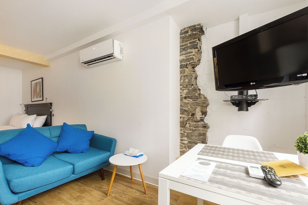 Les Lofts de Buade by Les Lofts Vieux-Québec Studio B302 5