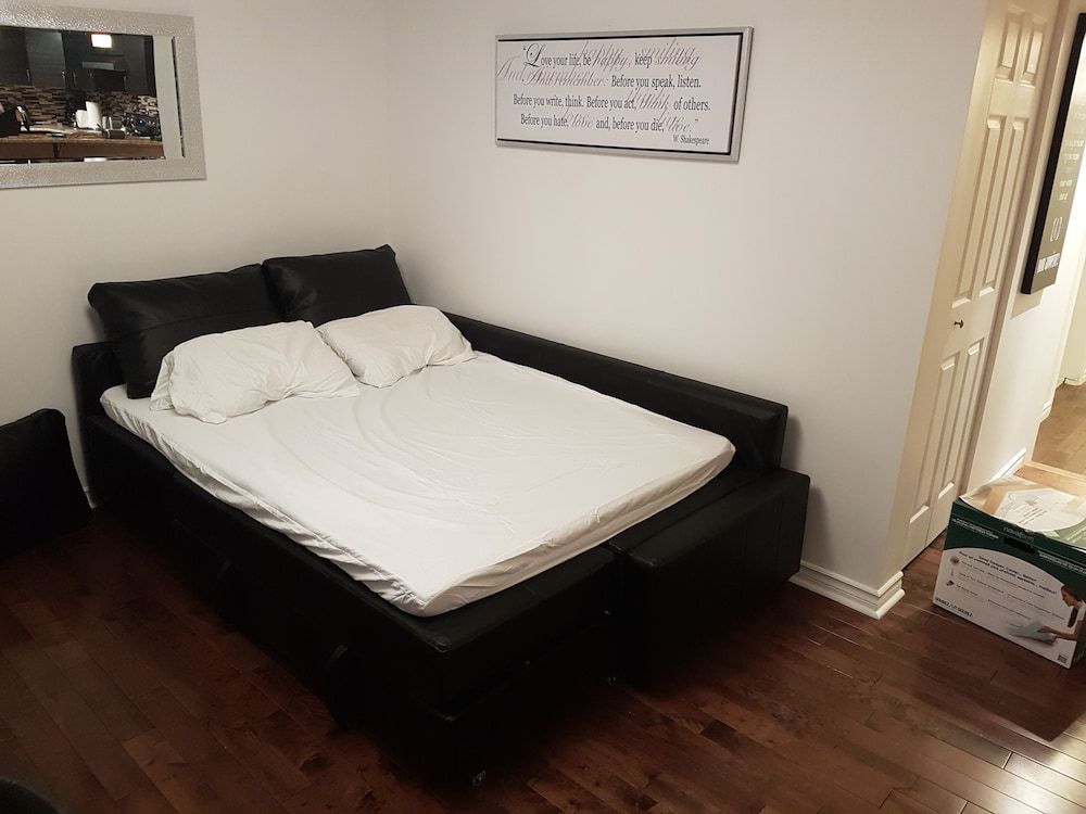 undefined The Rock apartment - mtlFlats 3