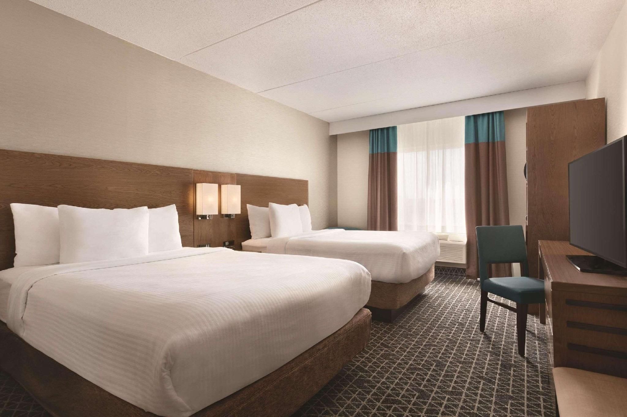 Park Inn by Radisson Brampton, On 2 Queen Beds Non-Smoking