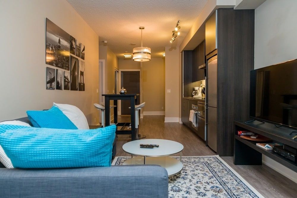 Sarkar Suites - CN Tower Rogers Centre Executive Condo, 1 Queen Bed with Sofa bed, Kitchen 16