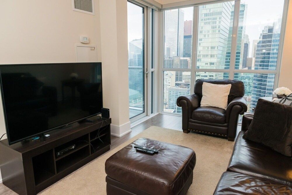 Sarkar Suites - CN Tower Rogers Centre Executive Condo, 1 Queen Bed with Sofa bed, Kitchen 18