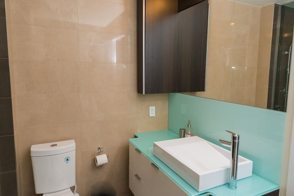 Sarkar Suites - CN Tower Rogers Centre Executive Condo, 1 Queen Bed with Sofa bed, Kitchen 12