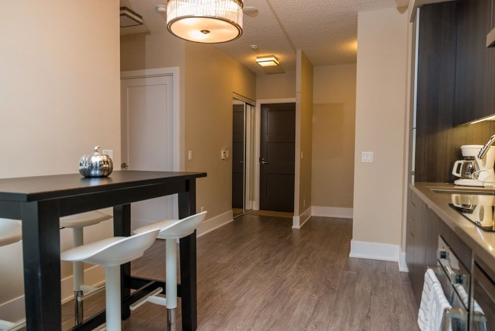 Sarkar Suites - CN Tower Rogers Centre Executive Condo, 1 Queen Bed with Sofa bed, Kitchen 15