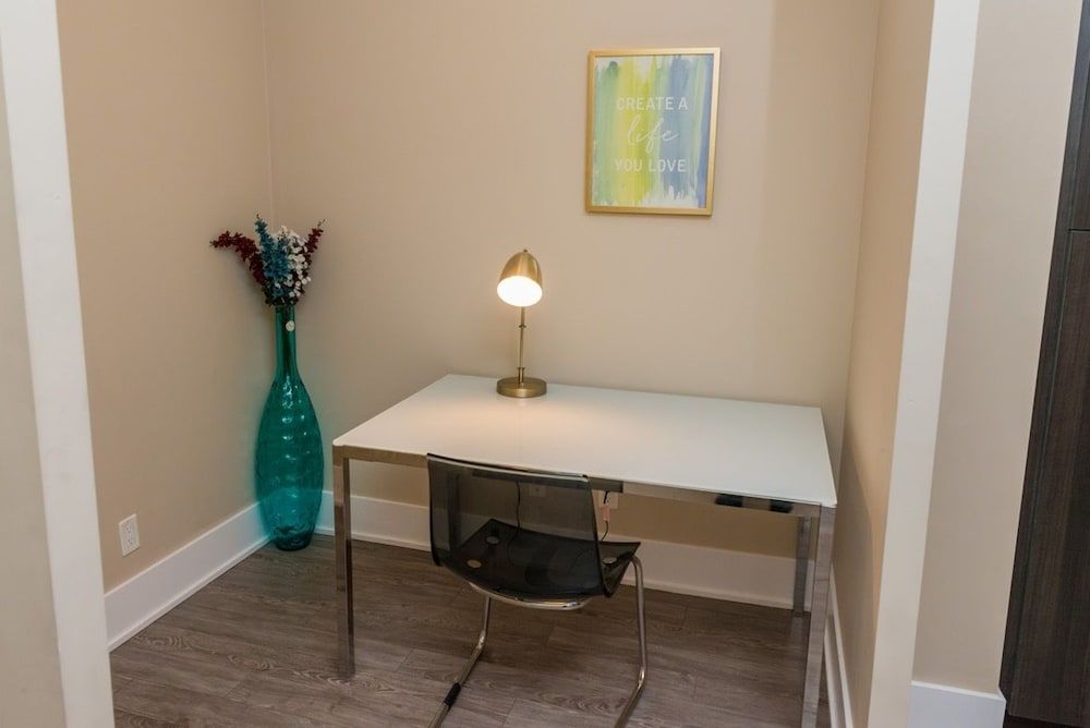 Sarkar Suites - CN Tower Rogers Centre Executive Condo, 1 Queen Bed with Sofa bed, Kitchen 22