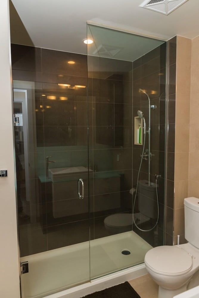 Sarkar Suites - CN Tower Rogers Centre Executive Condo, 1 Queen Bed with Sofa bed, Kitchen 10