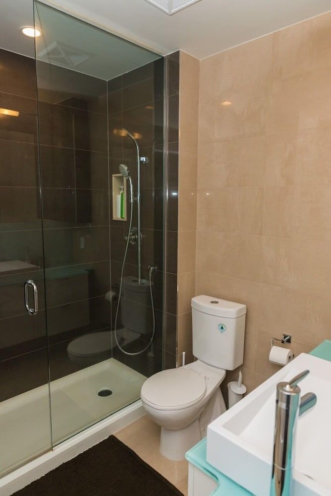 Sarkar Suites - CN Tower Rogers Centre Executive Condo, 1 Queen Bed with Sofa bed, Kitchen 11