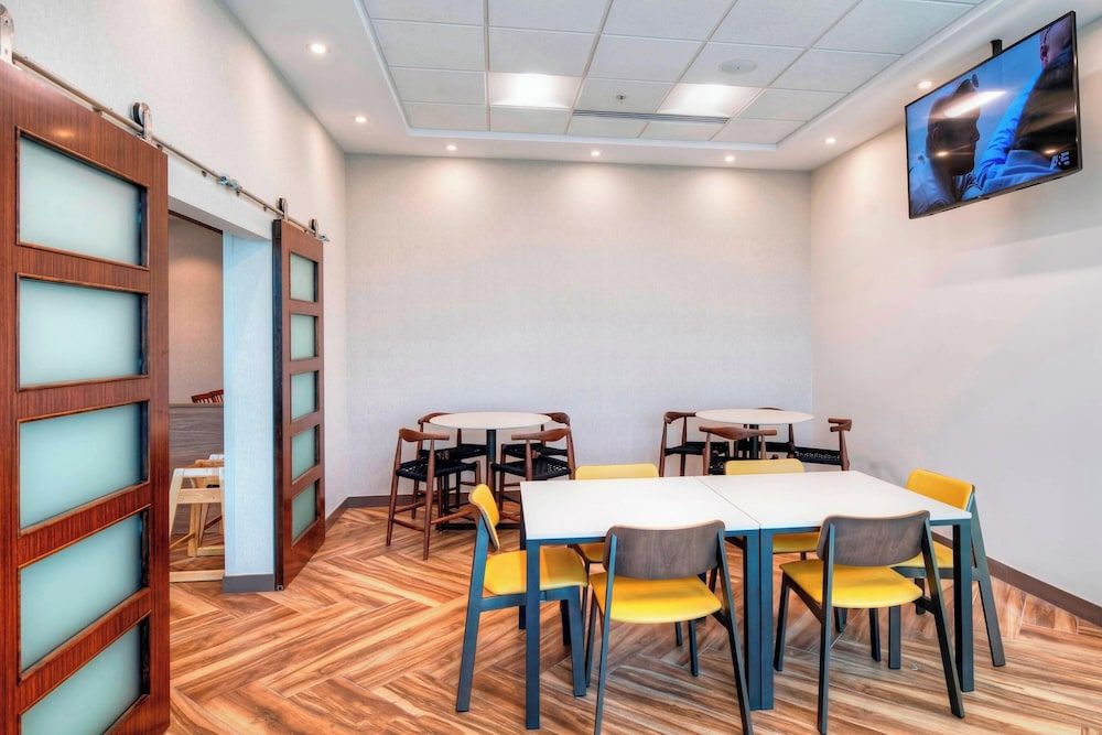 undefined Fairfield Inn & Suites by Marriott Ottawa Airport 10