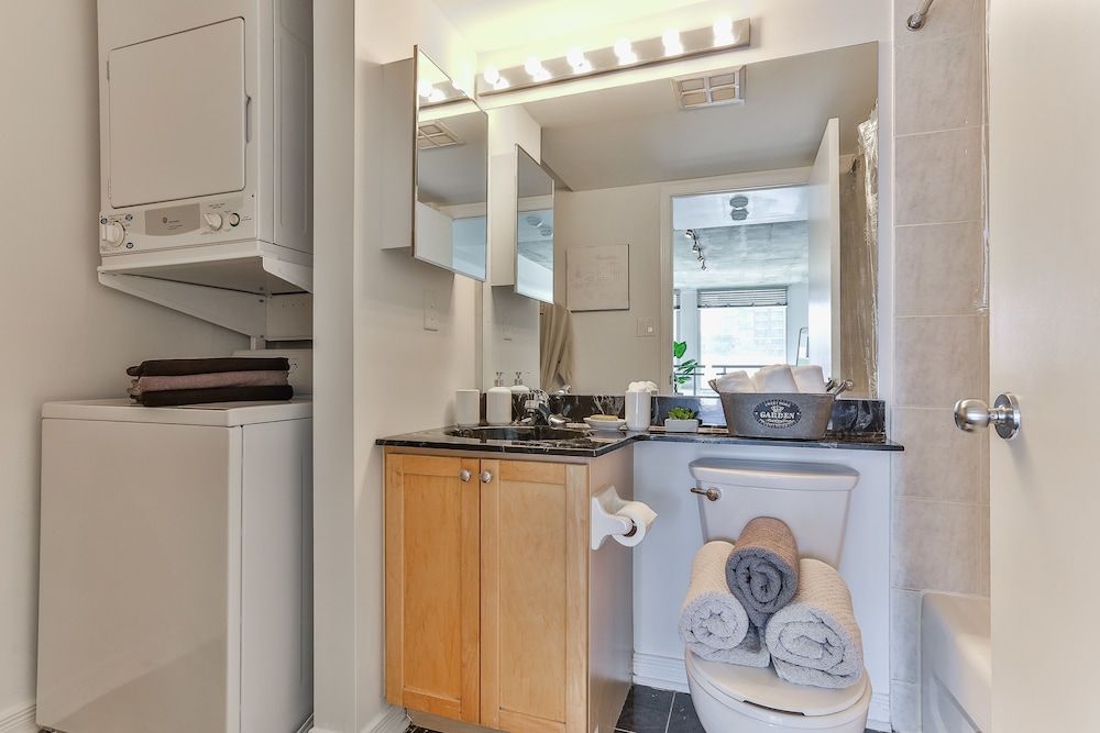 QuickStay - Sunlit Luxury Loft on King West Luxury Loft, 1 Bedroom, Balcony 35