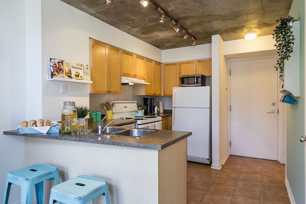 QuickStay - Sunlit Luxury Loft on King West Luxury Loft, 1 Bedroom, Balcony 16